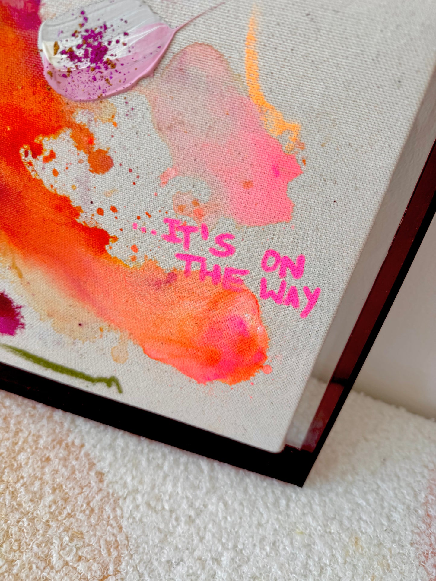 ...IT'S ON THE WAY 20x20cm